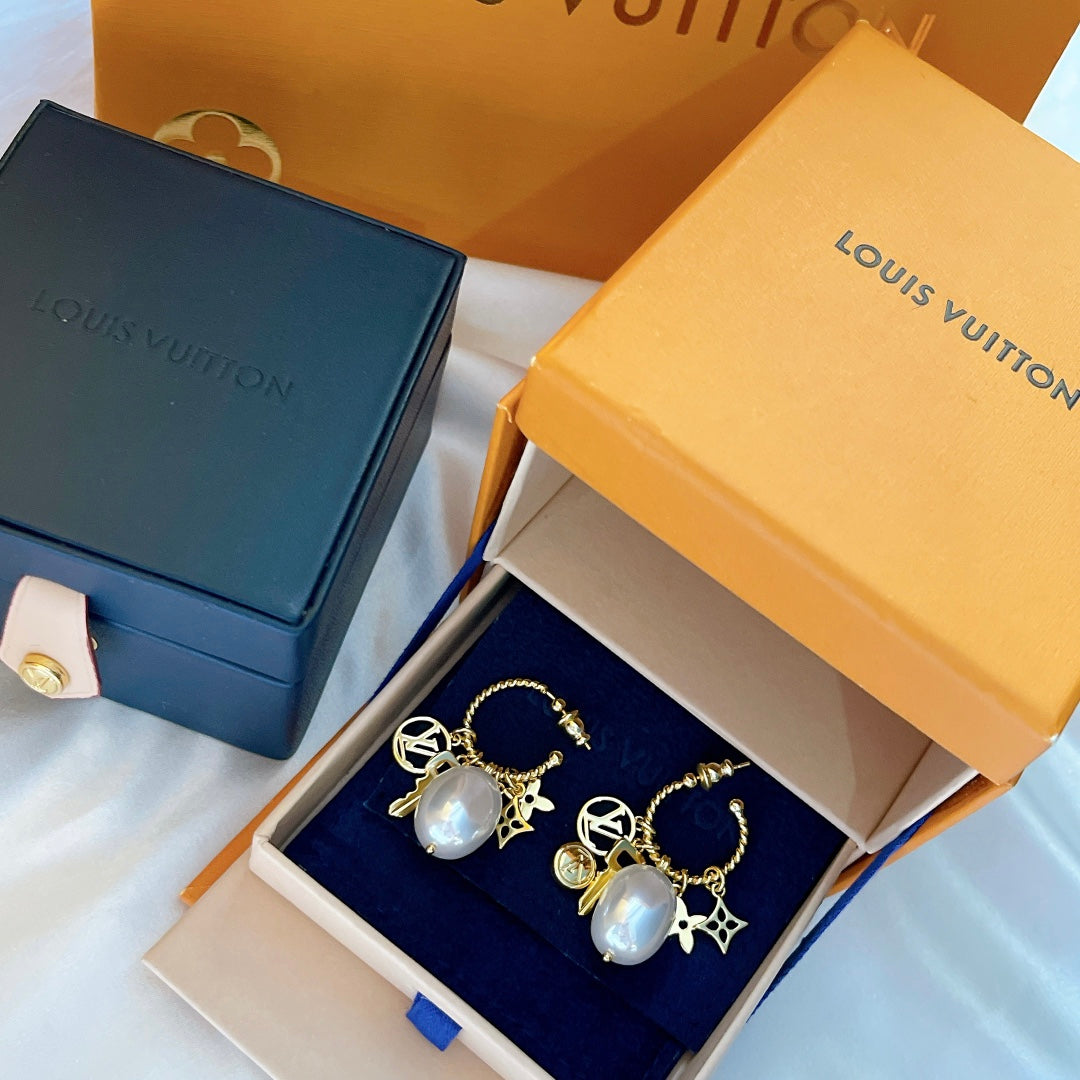 2025 Pearl Key Pendant Vine Earrings