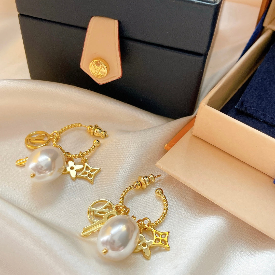 2025 Pearl Key Pendant Vine Earrings